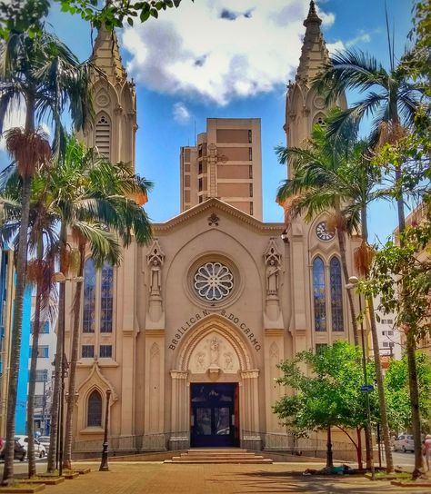 Originalmente a Basilica Nossa Senhora do Carmo era a principal igreja  da cidade e em torno onde se desenvolveu a Cidade de Campinas no interior de São Paulo. A construção do primeiro prédio, bem como a primeira missa foram realizadas em 1774. O fundador da cidade Francisco  Barreto Leme  está enterrado na Basílica. #catolico #campinas #campinascity #interiorsp #brasil #interiorbrasil #bresil #brazil #turismobrasil #turismo #viagem #travel #trip #southamerica #sudamerica #bobnaestrada Brazil Cities, Travel Trip, Amazing Photos, Paintball, Drake, Brazil, Cool Photos, Vision Board, House Styles