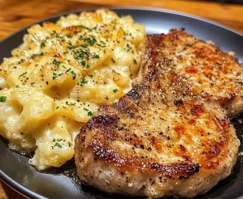 Delicious Comfort: Garlic Parmesan Pork Chops Paired with Cheesy Scalloped Potatoes - NewsBreak Pork Chops With Scalloped Potatoes, Garlic Parmesan Pork Chops, Cheesy Scalloped Potatoes Recipe, Gizzards Recipe, Creamy Scalloped Potatoes, Parmesan Crusted Pork Chops, Parmesan Pork Chops, Cheesy Scalloped Potatoes, Tender Pork Chops