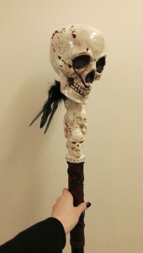 Skull Staff, Staff Magic, Unique Walking Sticks, Demon Costume, Wizard Staff, Diy Skulls, Baron Samedi, Norse Runes, Wood Elf