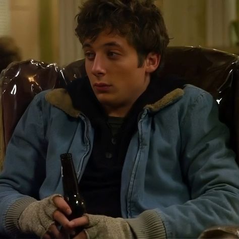 S1E09 Lip Gallagher Outfits, Lip Gallagher Season 1, Lip Gallagher Icon, Phillip Gallagher, Shameless Aesthetic, Gallagher Family, Shameless Dr, Brain Juice, Lip Gallagher