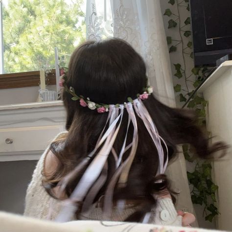 #flowercrown #hairstyles #coquette #aesthetic #coquettefashion Cabins Aesthetic, Ophelia Core, Hairstyles Coquette, Coquette Summer, Crown Aesthetic, Flower Crown Hairstyle, Hairstyles 2024, Different Aesthetics, Spring Vibes