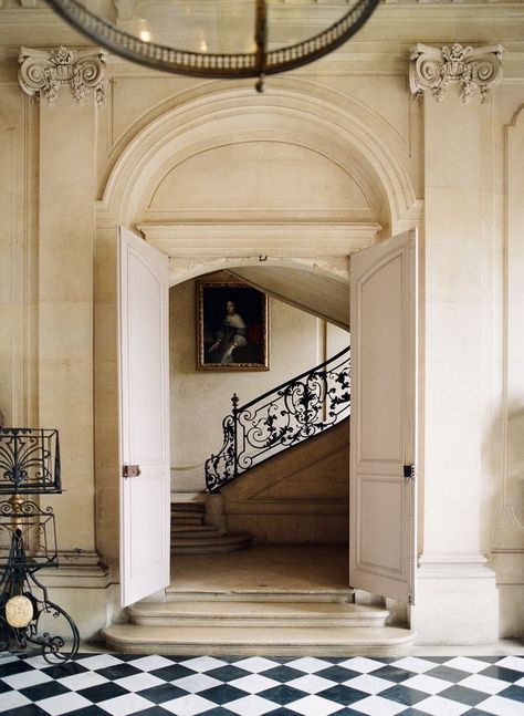 French Chateau Interiors, Chateaux Interiors, Chateau Style, French Architecture, French Chateau, Entry Way, French House, House Inspo, تصميم داخلي