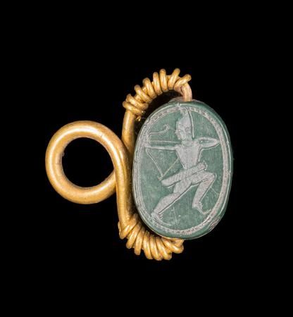 Green jasper scarab in gold mount. Device; archer shooting over shoulder. Etruscan Jewelry, Ancient Jewels, Ancient Jewellery, Historical Jewellery, Green Jasper, Medieval Jewelry, Antique Vase, Ancient Jewelry, Ancient Architecture