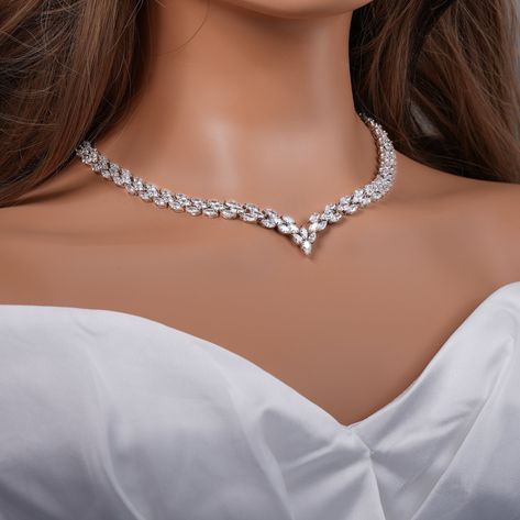 Bride Accessories Jewelry Necklaces, Wedding Necklaces For Bride, Bridal Jewelry Sets Gold, Bride Accessories Jewelry, Wedding Jewelry Ideas, Necklace For Bride, Bride Wedding Jewelry, Wedding Dress Necklace, Crystal Bridal Jewelry Sets