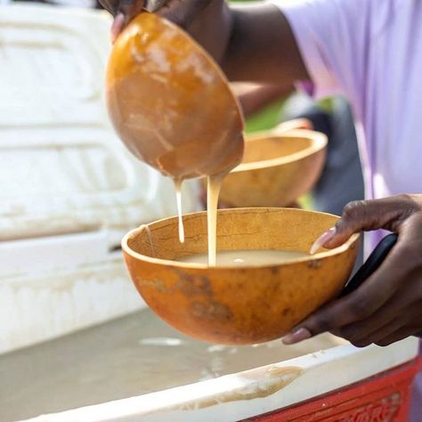 Ghanaian Food Network ® on Instagram: "Good morning world, Good morning Ghana! Our favourite Ghanaian breakfast, Hausa Koko (spicy millet porridge) deliciously enjoyed from our eco-friendly utensil, calabash! This is also one the popular street foods for breakfast, so don't forget to go buying with your own reusable bottles/bowls in tow. Together we can all help reduce plastic pollution in Ghana. Delicious Ghana, we are craving! 📸 By @wabisabiexperiencegh 😃👌🏿😋🇬🇭 #GhanaianFoodNetwork #BanP Ghana Breakfast, Ghanaian Breakfast, Foods For Breakfast, Ghana Culture, Millet Porridge, Ghana Food, Ghanaian Food, Street Foods, Good Morning World