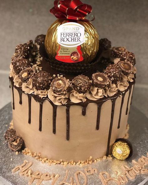 new style ferrero rocher cake😻🍫 - - #cake #cakesofinstagram #cakeinspo #cakeinspiration #wiltoncake #dripcake #newyork #buttercream #piping… Rocher Cake, Ferrero Rocher Cake, Buttercream Piping, Cake Mini, Hazelnut Cake, Birthday Cake Chocolate, Orange Cake, Ferrero Rocher, Drip Cakes