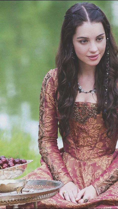 Reign Wallpaper, Reign Hair, Reign Gif, Reign Hairstyles, Reign Aesthetic, Reign Tv Show, Marie Stuart, Reign Fashion, Reign Dresses