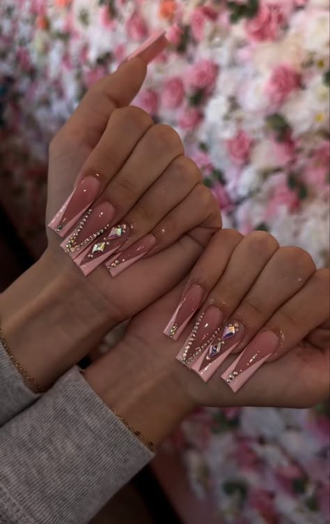 Pink Square Nails With Charms, Pink Nail Designs With Rhinestones, Extra Long Acrylic Nails Bling, Fall Long Nails Ideas, Pink Extra Nails, Buchifresa Nails, Buchona Nails, Bedazzled Nails, Gel Toe Nails