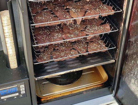 Smoker Jerky Recipes, Bradley Smoker Recipes, Smoked Jerky, Venison Jerky, Meat Sticks, Bradley Smoker, Pork Jerky, Venison Roast, Making Jerky