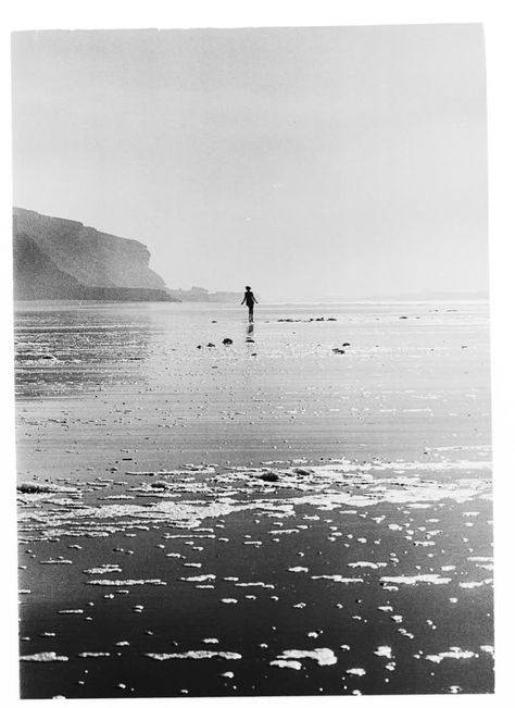 PATRICK LICHFIELD, Morroco 1967 Susannah York, Rabat Morocco, Beach Vintage, Sand Art, Beach Combing, Jolie Photo, Heaven On Earth, Sunrise Sunset, Photography Inspiration