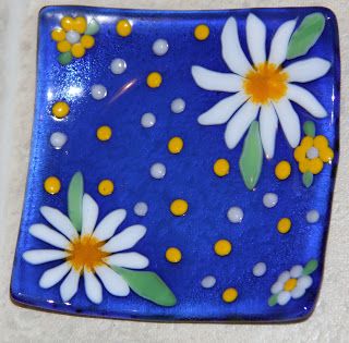 Fused Glass Ideas For Beginners, Melting Glass, Fused Glass Bowl, Fused Glass Dishes, Wine Bottle Candles, Fused Glass Plates, Glass Fusion Ideas, Glass Fusing Projects, Glass Art Projects