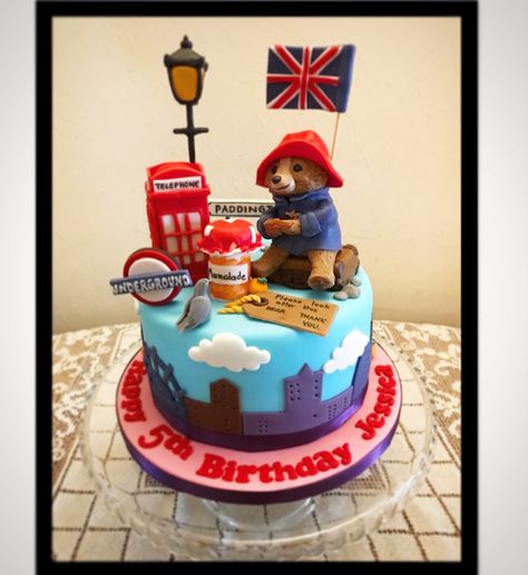 Paddington Cake Topper Printable, Paddington Bear Cakes, Paddington Cake Ideas, Paddintong Bear Cake, Birthday Cake Paddington, Paddington Bear Party Decorations, Paddington Bear Cake, Paddington Birthday, Paddington Party