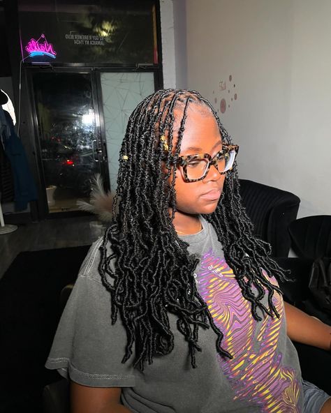 Can you tell she loved her hair? 🙂‍↕️ These are too cute for the summer! Book under: Short styles ; 12” soft locs with square parts Use code “school” for $20 off soft locs & distressed locs • Hair must be a minimum of 4 inches ⁃ Located in Queens, NY📍 • • - • • • • #invisiblelocsnyc #nychairstylist #softlocsny #knotlessbraidsnyc #distressedlocsnyc #nitalocsny #butterflylocsny #fauxlocsny #locsbynayy #retwistnyc Infinity Locs, Locs Distressed, Distressed Locs, Soft Locs, Summer Book, Queens Ny, Short Styles, Too Cute, Protective Hairstyles