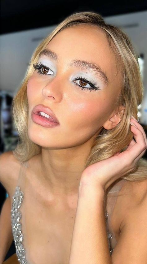 Y2K Called, and It's Bringing Icy Blue Eye Shadow Back—Here's How to Wear It Now Icy Blue 90s Makeup, Blue Eyeshadow Blonde Hair, Frosted Eye Makeup, Frosted Eyeshadow 90s, Frosted Blue Eyeshadow, Icy Eyeshadow Looks, Powder Blue Eye Makeup, Blue And Brown Eye Makeup, Powder Blue Eyeshadow