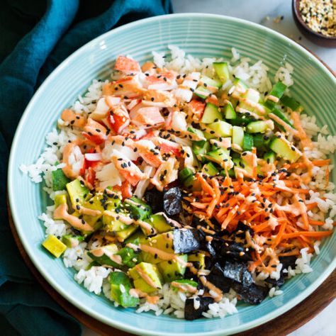 California Roll Sushi Bowls - Cooking Classy Sushi Roll Bowl, Light Lunch Recipes, California Roll Sushi, Sushi Bowl Recipe, California Rolls, Salmon Rice Bowl, Roll Sushi, Diner Recept, Sushi Bowl