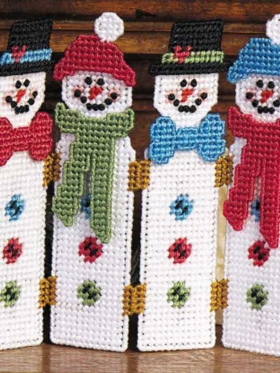 8 Christmas Cross Stitch Patterns – Tip Junkie Plastic Canvas Fishing Patterns, Quick Crochet Ideas, Plastic Canvas Stitches, Plastic Canvas Ornaments, Plastic Canvas Tissue Boxes, Plastic Canvas Christmas, Plastic Canvas Patterns Free, Canvas Ideas, Plastic Crafts