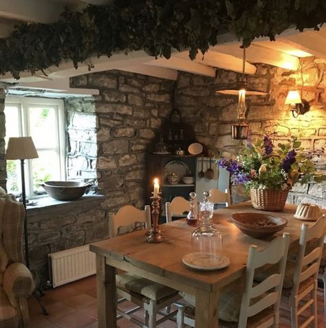 Witch Cottage Interior, Stone Cottages Interior, British Cottage Interior, Cottagecore Dining Room, Cosy Dining Room, Lanterns Chinese, Cottage House Interior, Cottage Core House, British Cottage