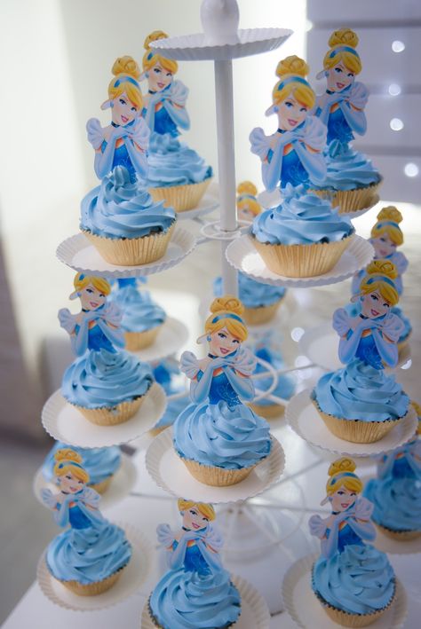 Birthday Cake Cinderella, Cinderella Birthday Cupcakes, Cinderella First Birthday Party, Cinderella Baby Shower Ideas, Cinderella Cupcake Cake, Cinderella Dessert Table, Cinderella Theme Birthday Party, Cinderella Cake Pops, Cinderella Princess Cake