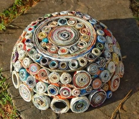 Magazine Bowl, Recycled Magazine Crafts, Recycled Paper Crafts, Diy Newspaper, Paper Bowl, Eyewear Display, Magazine Paper, Recycled Magazine, Rolled Paper Art