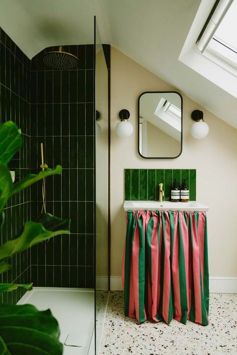 Small Bathroom Ideas: The Best Decorating Tips For Compact Spaces Sink Skirt, Striped Tile, Skirt Styles, Dress Skirts, Living Room Lounge, Bathroom Inspo, Interior Trend, Riga, Striped Fabrics