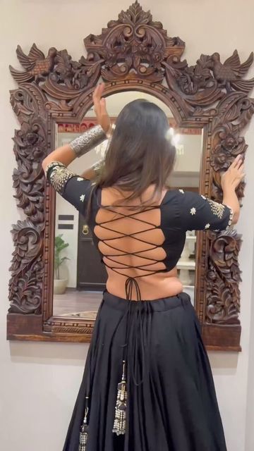 Open Back Blouse Indian, Latest Backless Blouse Designs, Lehenga Back Blouse Designs, Saree Blouse Back Designs Latest, Black Lehenga Outfit, Blouse Designs Backless, Dori Blouse Designs, Back Side Blouse Design, Choli Back Design