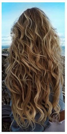 Beach Hair Color Blonde, Beach Haircuts For Long Hair, Sunkissed Hair Blonde, Long Wavy Beach Hair, Blonde Beach Hair, Long Blonde Curls, Beach Blonde Hair, Surf Hair, Ashley Ann