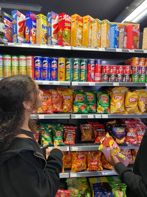 Grocery Store Snapchat Story, Kroger Aesthetic, Fake Grocery Store Snaps, Grocery Shop Aesthetic, Grocery Shopping Aesthetic Couple, Convinent Store Aesthetic, Aesthetic Convience Store, Food Store Aesthetic, Convince Store Aesthetic