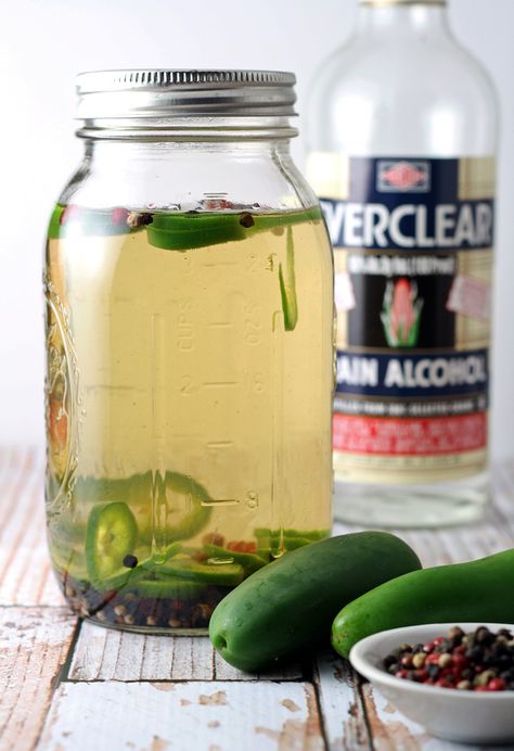 Homemade Pepper Jalapeno Liqueur is perfect for bloody marys. #MakeItYourOwn Everclear Recipes, Everclear Drinks, Moonshine Recipes Homemade, Moonshine Cocktails, Make Cocktails, Easy To Make Cocktails, Raspberry Mojito, Homemade Alcohol, Homemade Liquor