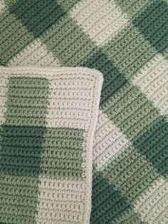 Sage And White Crochet Blanket, Green Gingham Crochet Blanket, Dark Green Crochet Baby Blanket, Green Gingham Blanket, Green Crochet Blanket Granny Squares, Granny Square Crochet Simple, Sage Crochet Baby Blanket, Crochet Sage Green Blanket, Crochet Blanket Green Color Schemes