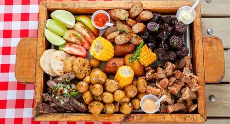 Picada Colombiana Colombian Food For Party, Papas Recipe, Columbian Recipes, Colombian Dishes, Food Platter, Ripe Plantain, Cooking Stuff, Colombian Food, Mexican Theme