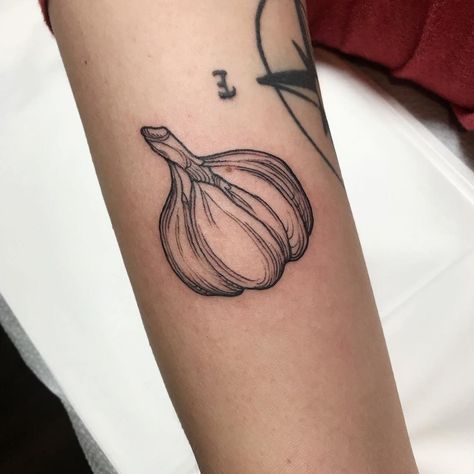 4,395 Likes, 25 Comments - Cloey (@inkbrambles) on Instagram: “Garlic. Happy birthday, Juliana! @blackoaktattoo #blackink #btattooing #blackworkers…” Garlic Clove Tattoo, Cooking Tattoos, Garlic Tattoo, Cook Tattoo, Pasta Tattoo, Oak Tattoo, Vegetable Tattoo, Rosemary Tattoo, Cooking Tattoo