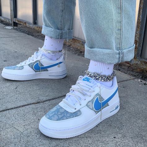 Air Force 1 Custom Ideas, Outfits With Air Force Ones, Louboutin Boots, Dr Shoes, Jordan Shoes Girls, Custom Nike Shoes, Air Force 1 Custom, Nike Air Shoes, Jean Vintage