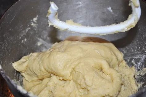 Old Fashion Amish Cinnamon Rolls Potato Cinnamon Rolls Recipe, Amish Cinnamon Rolls, Amish Sweet Bread Recipe, Amish Bakery, Roll Dough Recipe, Best Cinnamon Roll Recipe, Brown Sugar Icing, Fluffiest Cinnamon Rolls, Sweet Roll Recipe