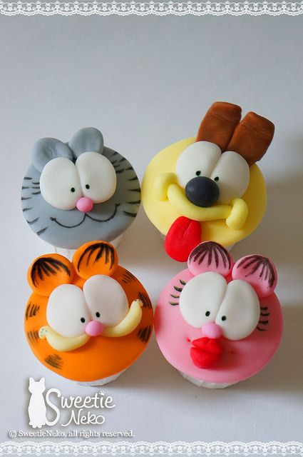 2D Garfield and friends cupcakes by SweetieNeko Homemade Sweets, via Flickr Friends Cupcakes, Garfield Cake, Garfield And Friends, Cakes Decorated, Cupcake Photos, Animal Cupcakes, Creative Cupcakes, Homemade Sweets, Idee Pasto