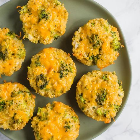 Broccoli Cheese Quinoa, Vegetarian Bites, Quinoa Balls, Cheese Quinoa, Broccoli Recipes Healthy, Veggie Quinoa, Veggie Bites, Fodmap Friendly Recipes, Quinoa Recipes Easy