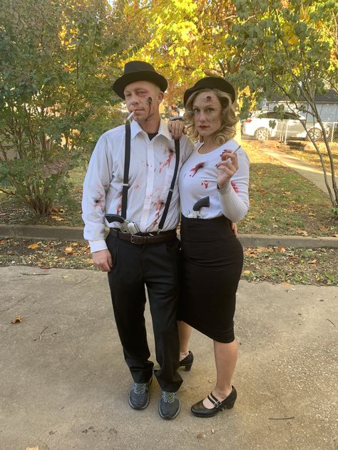 Halloween Casal, Bonnie And Clyde Costume, Pool Noodle Halloween, Bonnie And Clyde Halloween Costume, Zombie Clothes, Christian Halloween, Halloween Parejas, Duo Halloween Costumes, Pool Noodle