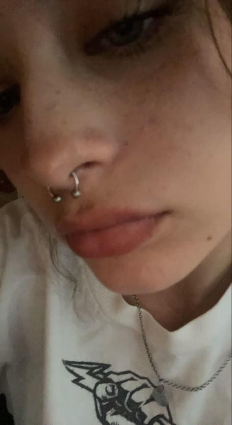 Septum Piercing Ideas, Pirsing Ideas, Piercing Ideas Nose, Septum Aesthetic, Nose Piercing Septum, Dream Piercings, All Piercings, Cute Nose Piercings, Septum Piercings