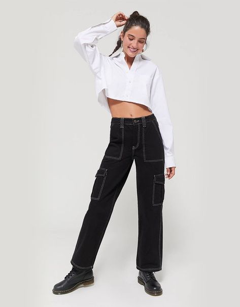 BDG High-Waisted Contrast Stitch Jeans Great Gatsby Outfits, Jeans Heels Outfit, White Dress Outfit, Jeans Outfit Women, Navy Outfit, Heels Outfits, Outfit Jeans, Tapered Trousers, Printed Trousers