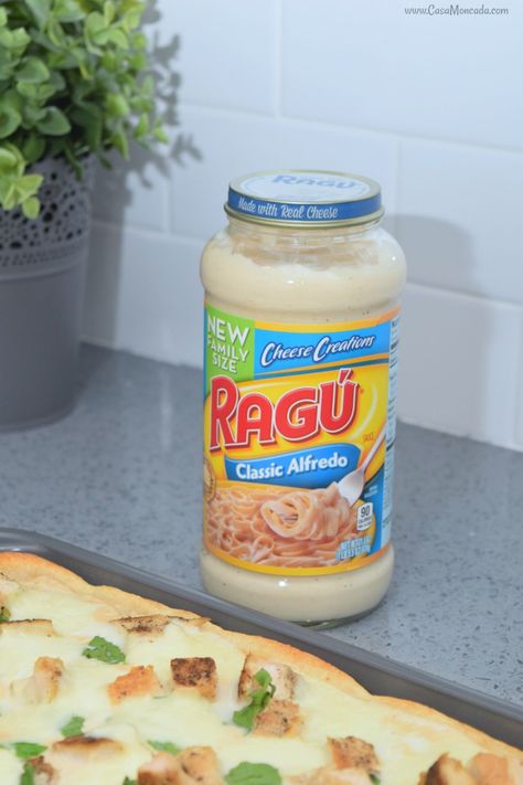 Create this Easy Cheesy Chicken Alfredo Pizza with RAGÚ® Pasta Sauce #recipe #ad Alfredo Sauce Pizza Recipes, Chicken Alfredo Pizza Easy, Ragu Alfredo Sauce Recipes, Chicken Alfredo Pizza Recipe Easy, Spinach Alfredo Pizza Recipe, Ragu Alfredo Sauce, Chicken Alfredo Pizza Recipe, Cheesy Chicken Alfredo, Ragu Pasta Sauce