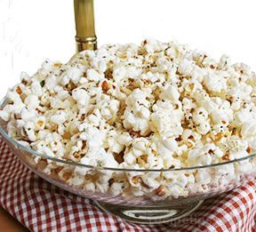 Italian Cheese Popcorn Recipe from RecipeTips.com! Popcorn Recipes Cheese, Homemade Popcorn Recipes, Flavored Popcorn Recipes, Making Popcorn, How To Make Popcorn, Study Snacks, Cheese Popcorn, Healthy Popcorn, Homemade Popcorn