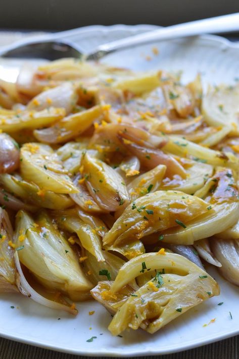 Braised Fennel and Shallots with Parsley and Orange Zest Braised Fennel, Shallot Recipes, Fennel Recipes, Winter Veggies, Cooking The Perfect Steak, Fennel Salad, Juicy Steak, Dinner Sides, Roasted Broccoli