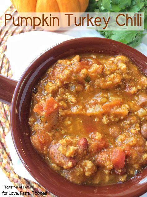 Pumpkin Turkey Chili, Chili Pot, Turkey Pumpkin Chili, Pumpkin Turkey, Classic Chili, Pumpkin Dishes, Pumpkin Chili, Food Soup, Dough Recipes