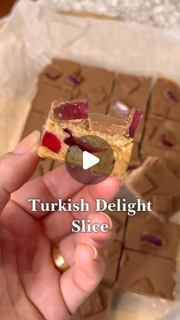 WOMEN’S WORK. Artisan Relish & easy recipes on Instagram: "🧡TURKISH DELIGHT SLICE 🧡. No bake and if you are team Turkish delight you will be all over this recipe. Recipe below 👇  Ingredients: 250 gram pack of Marie biscuitsyou can also use similar 200 grams ½ tin of sweetened condensed milk 6 x Twin Turkish Delight Chocolate Bars 125 grams butter 360 grams Milk Chocolate 2 x blocks  Method: 1.Lina a 28cm x 18cm slice tray with baking paper making sure you leave paper hanging over the sides to help remove the slice from the tin once set. 2.Crush the biscuits into small pieces - you can use a food processor, or just bash them with the end of a rolling pin! 3.Roughly chop FOUR of the Turkish Delight Bars into small pieces and place them into a microwave safe bowl along with the butter (whi Turkish Delight Slice, Non Bake Desserts, Marshmallow Fudge, No Bake Slices, Mars Bars, Turkish Sweets, Turkish Desserts, Cakes Slices, Slices Recipes