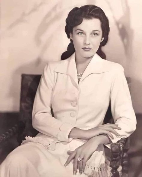 Queen Fawzia, Fawzia Fuad Of Egypt, Princess Fawzia, Persian Princess, The Shah Of Iran, History Queen, Ava Gardner, Vintage Fashion Photography, Egyptian History