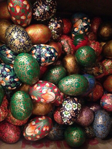 Kashmiri Art, Paper Mache Eggs, Easter 2023, Peter Cottontail, Paper Mache Art, Paper Mache Crafts, Easter Inspiration, Egg Designs, Spring Easter Decor