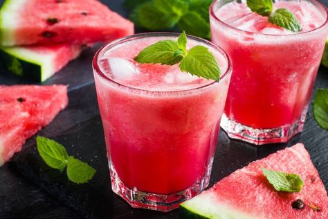 The Healthy Mummy shares the recipe for this delicious, refreshing and healthy watermelon, mint and lime Christmas slushie. Mint Juice Recipe, Watermelon Mint Lemonade, Mint Juice, Watermelon Juice Recipe, Whiskey Sour Recipe, Wine Cocktail Recipes, Slushie Recipe, Watermelon Drink, Healthy Mummy