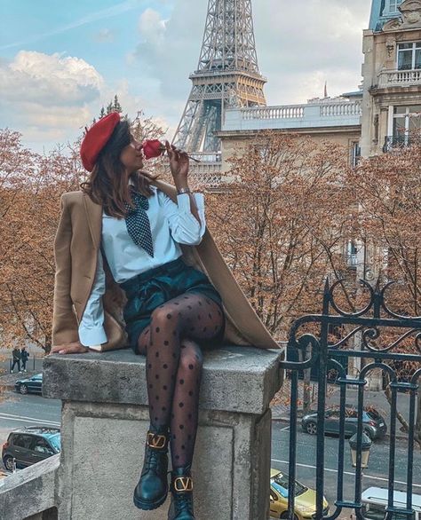 Deep Questions To Ask Friends, Random Questions To Ask, Questions To Know Someone, Questions To Ask Friends, Paris Winter Fashion, Paris Trip Outfits, Hot Seat Questions, Beret Outfit, Questions To Get To Know Someone