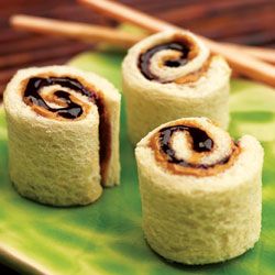 Peanut Butter and Jelly Sushi Rolls I am going to make these for my boys for snack tomorrow! Deli Sandwiches, Fun Recipes, Toddler Snacks, Sushi Recipes, Think Food, Fun Kids Food, Sushi Rolls, Lunch Snacks, Eat Well