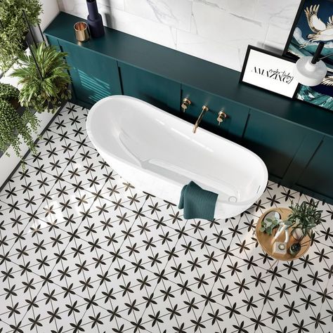 Create a striking vintage look in your interior areas with these stunning Oakham White Scored Tiles. They have an encaustic effect design, which is perfect for injecting a luxury, voguish appearance into a bathroom, kitchen, living area or hallway floor space. They're made from ceramic and have a matt finish, with a white backdrop and black patterning. Each tile is scored into a grid of four. You grout into this scored line, so each tile looks like four! Pattern Floor Tile, Black And White Bathroom Floor, Floor Tile Ideas, Hydraulic Tiles, Creative Flooring, Tiled Hallway, Patterned Tiles, White Wall Tiles, Hallway Flooring