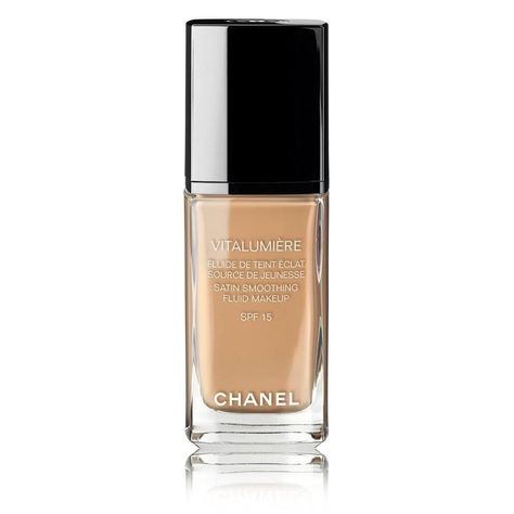 Chanel Vitalumière Foundation How To Make Foundation, How To Use Foundation, Top Foundations, Chanel Foundation, Makeup Tips Foundation, Beauty Brushes, How To Apply Foundation, Best Foundation, Luxury Makeup